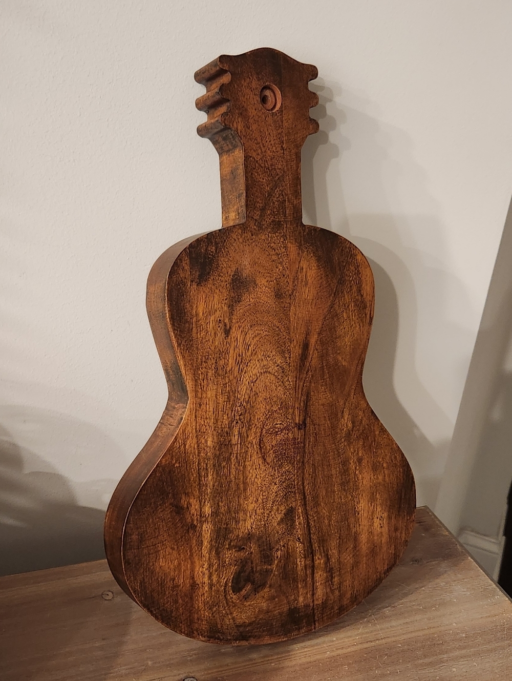 🎸 Dolly Parton Guitar-Shaped Acacia Wood Serving Tray 🦋 Custom Hanging Decor - Picture 6 of 14